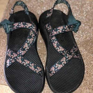 Size 8 women’s chacos